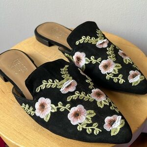 〰️ floral Franco sarto mules 〰️